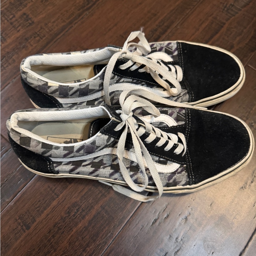 Vans old skool star print black and white lace up classic skate shoes sneakers